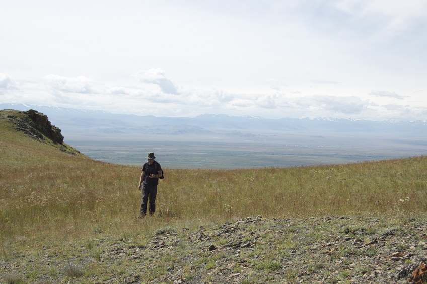 Hans hiking to the confluence