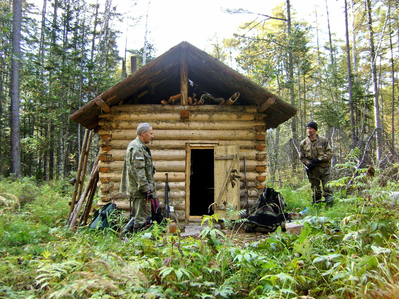 Winter cabin where we spent a night on our back way/Зимовье, в котором мы ночевали на обратном пути