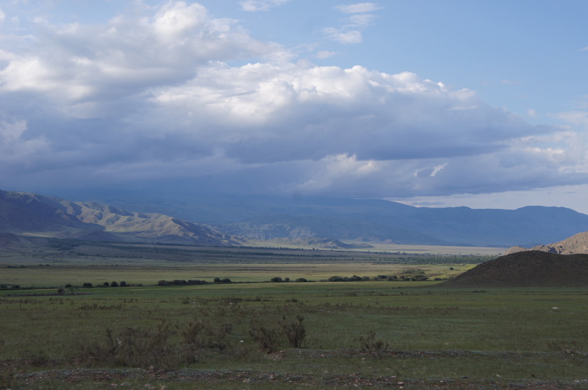 Вид на долину с пересечением/General view to the confluence valley