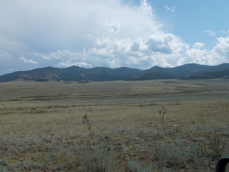 Вид на долину с пересечением/General view to the confluence valley