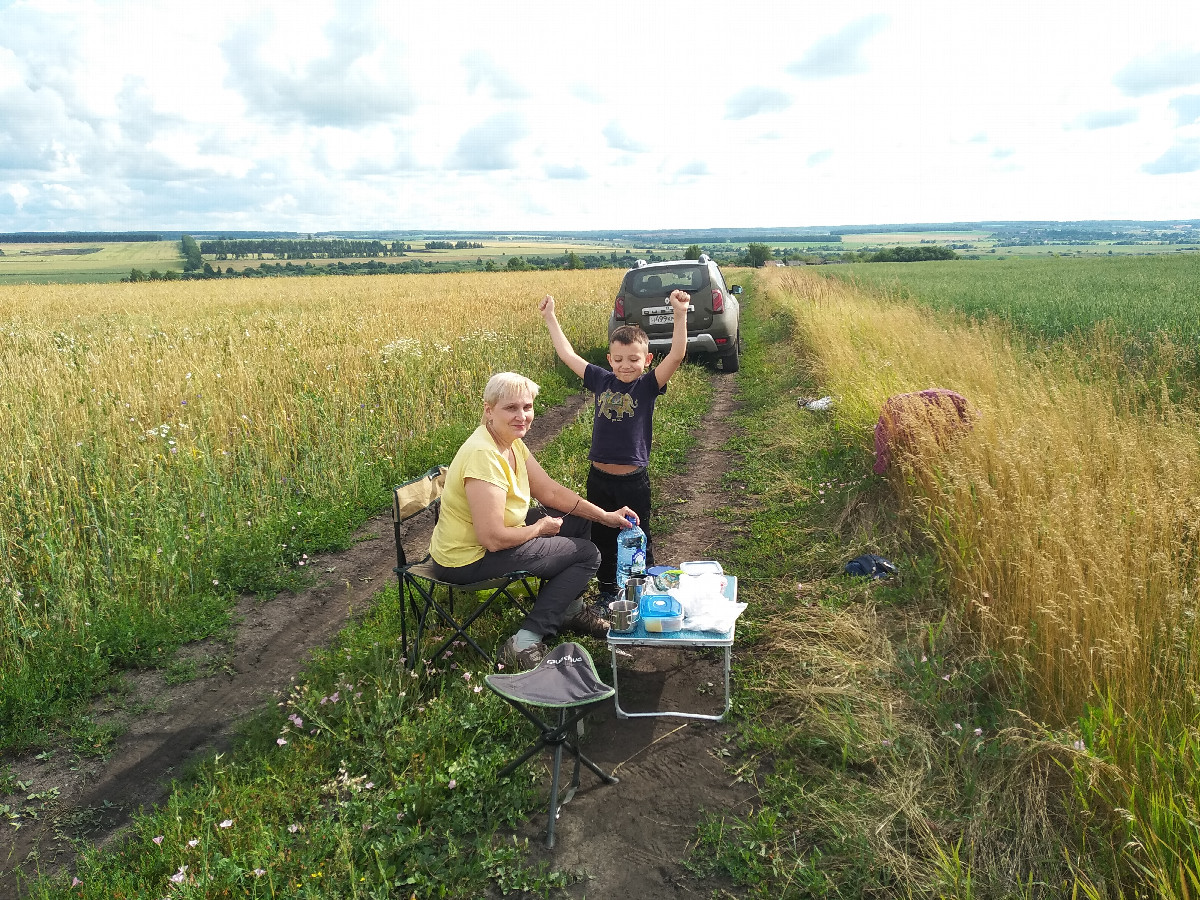 Meal on the field road