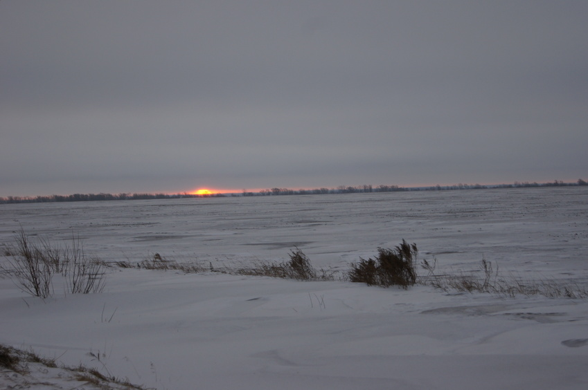 Прямо на этом поле цель/The target is on this field ahead