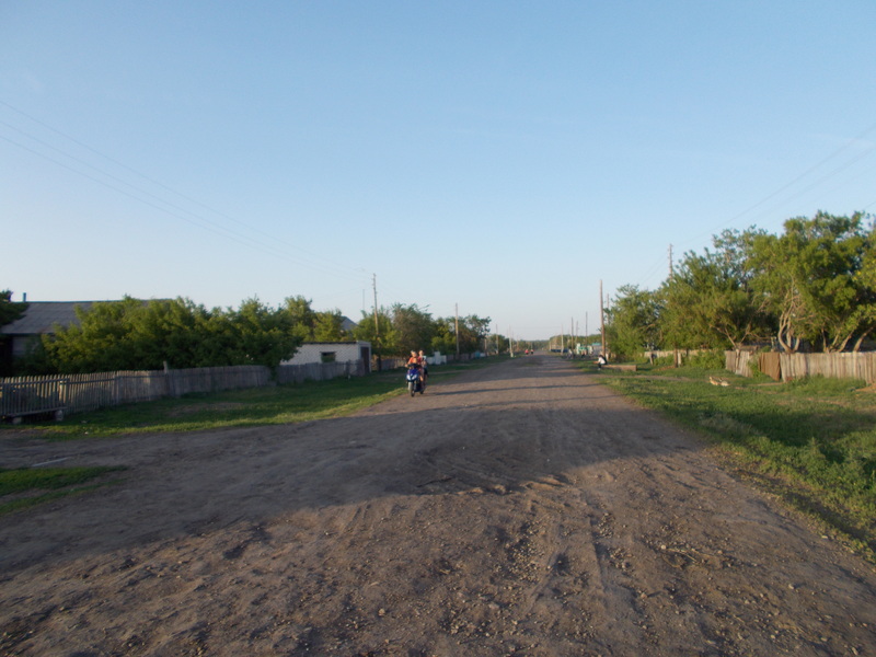 Центральная улица в деревне Шефер/Centrak street in Shefer village