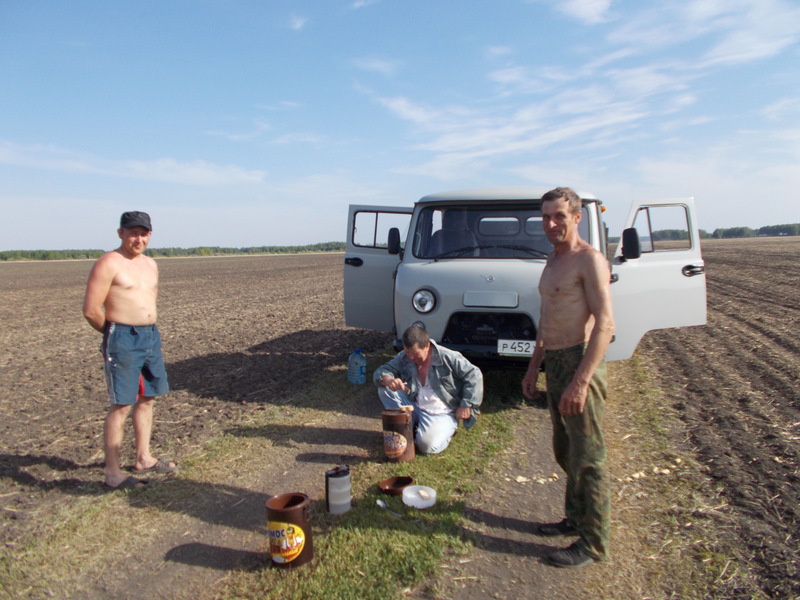 Ужин механизаторов/Supper of machine-operators