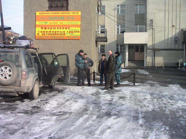 Preparing to leave customs at Gorni Altai at last