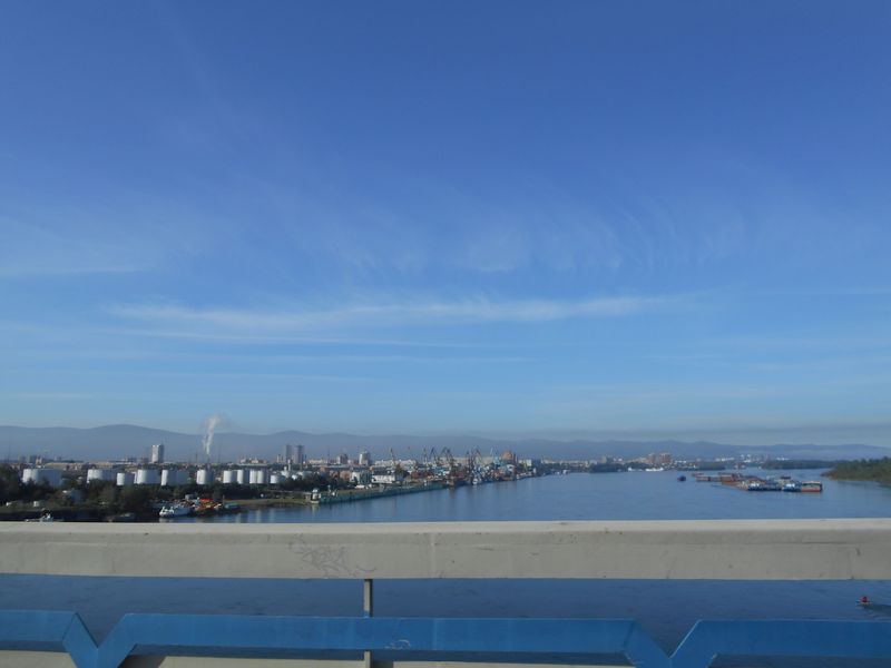 Вид с моста в Красноярске на Енисей / View to Yenisey river from the bridge in Krasnoyarsk city