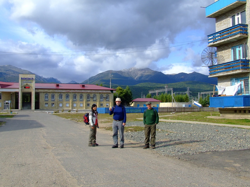 7 km from confluence point: the Baikal-Amur Mainline railroad station Angoya