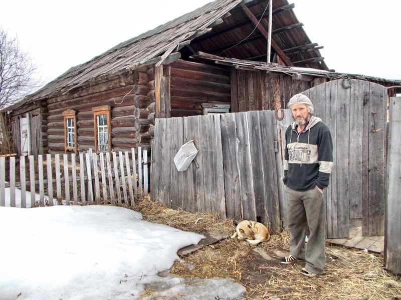 Одинокие жители деревни/Solitary resident