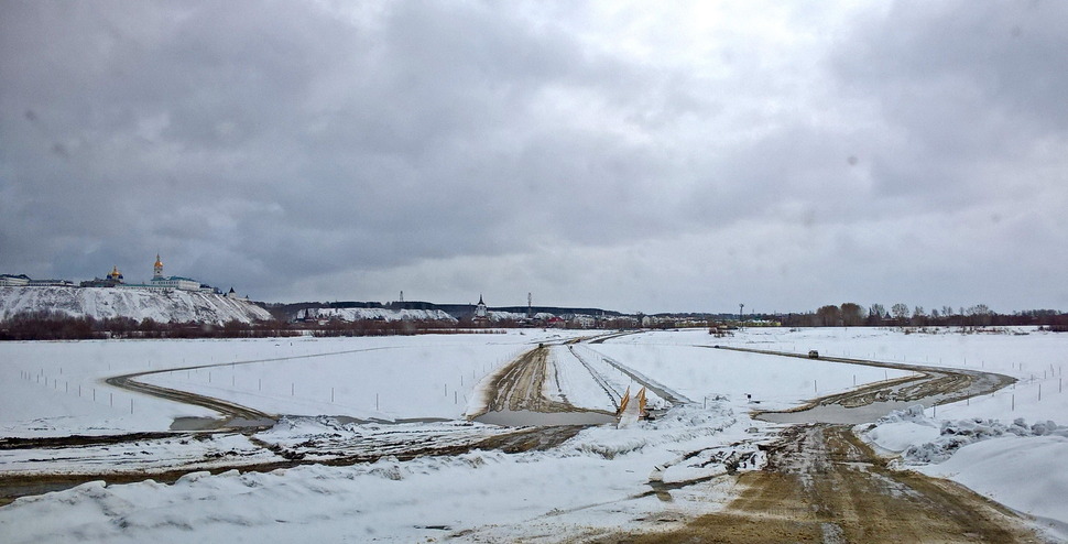 Ice road across Irtysh river / Ледовая переправа через Иртыш