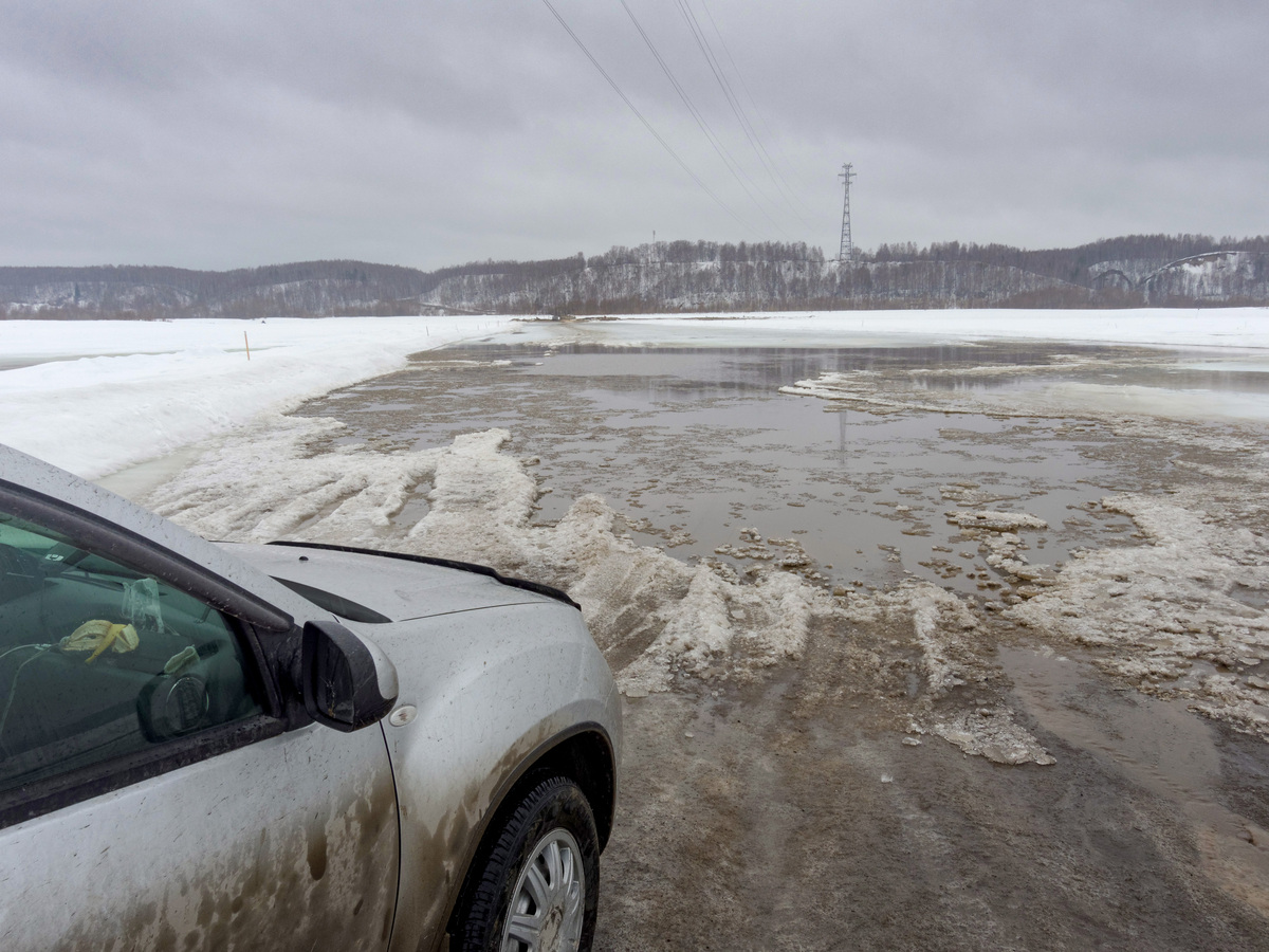 Ледовая переправа через р.Обь / Ice crossing over Ob river