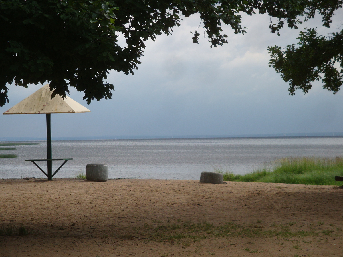 Вид в сторону слияния с пляжа / Confluence view from the beach