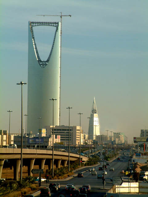 Coming back into Riyād, Kingdom Tower.