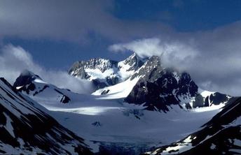 #1: There are beautiful mountains around Hornsund