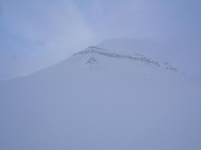 Turning around Høgsnyta into Semmeldalen valley