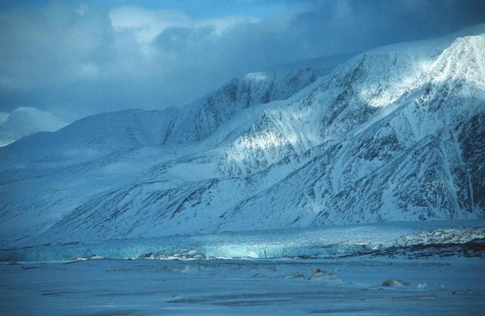 Stubendorffbreen calving into Austfjorden