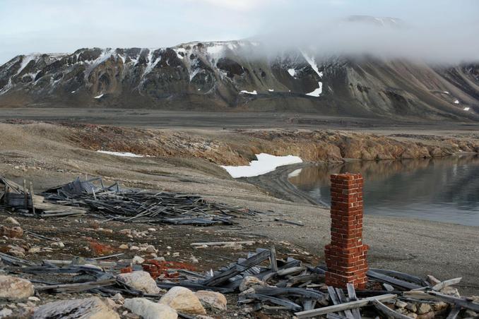 Degree survey base camp - astronomic observatory and ruins