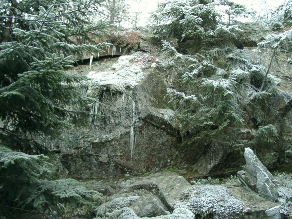 Cliffs to be conquered to reach the confluence