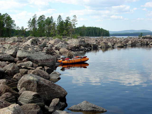 Looking west from a point on the lakeshore about 20 meters from Point / Am Seeufer ca. 20 Meter vom Punkt