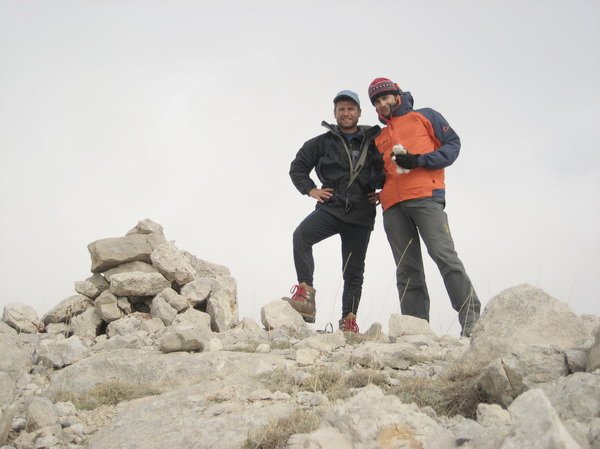 The team on the "Peak Confluence" summit at 2670m