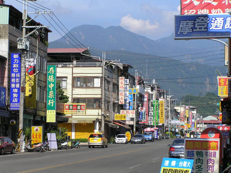 Puli street scene.  It made for difficult walking, but the city was fascinating nonetheless.