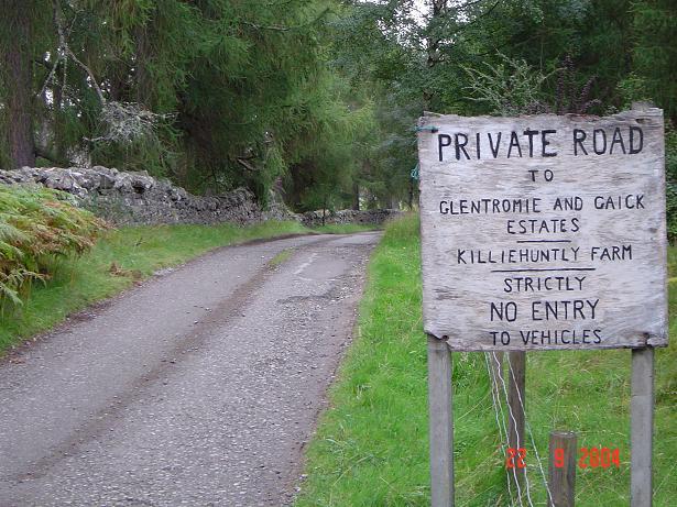 Private road along the river Tromie