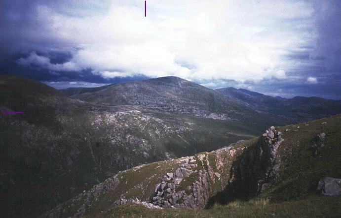 Tiogra Mor from Huiseabhal Mor. The lines show the confluence location.