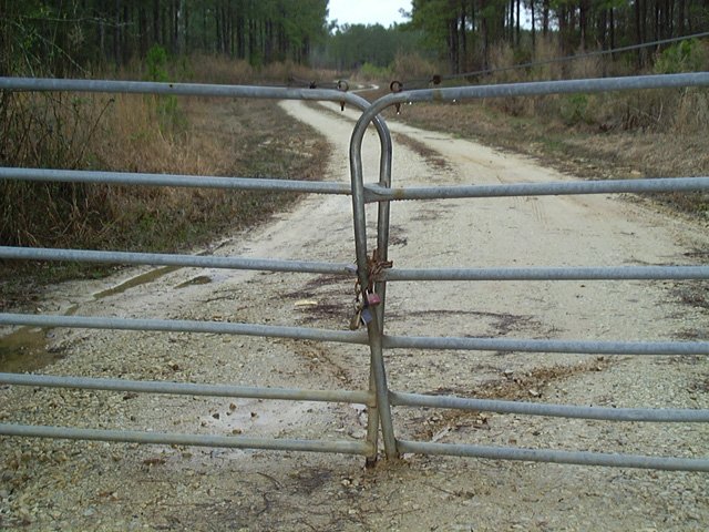 Locked fence 1.24 miles south of the confluence