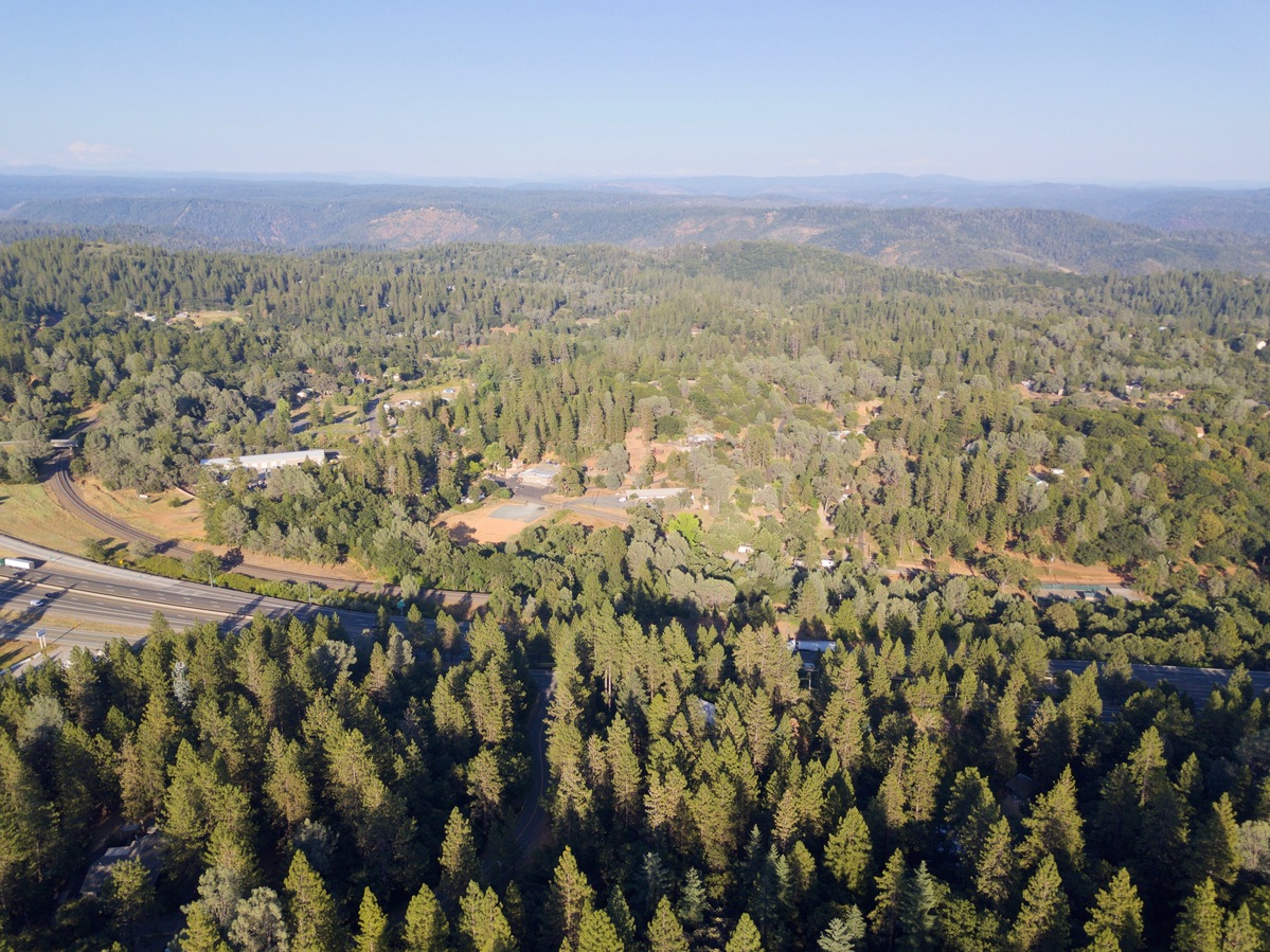 View East (across the Interstate 80 freeway), from 120m above the point