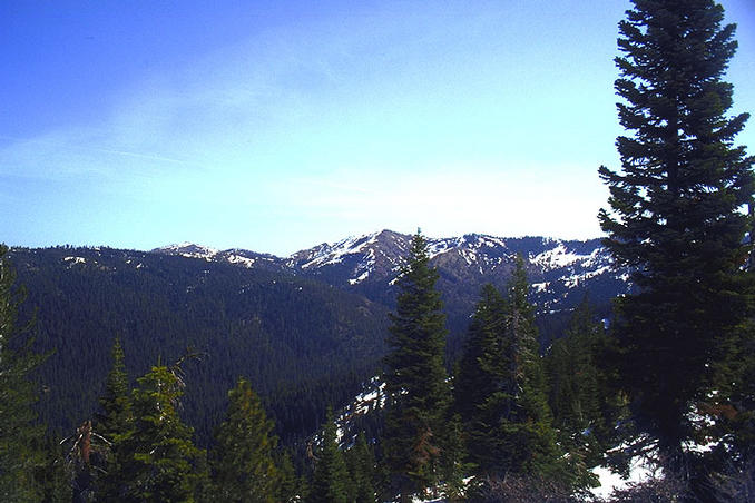 The view east from atop Hammerhorn Ridge above the confluence