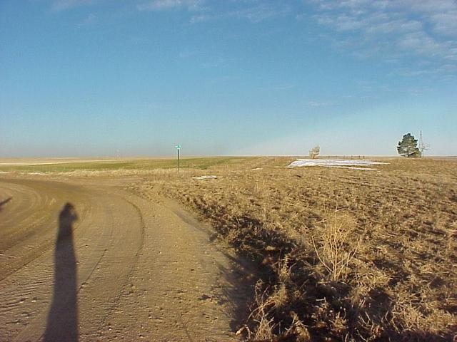 Starting point for the confluence hike, 3.3 km west of the confluence, looking east.