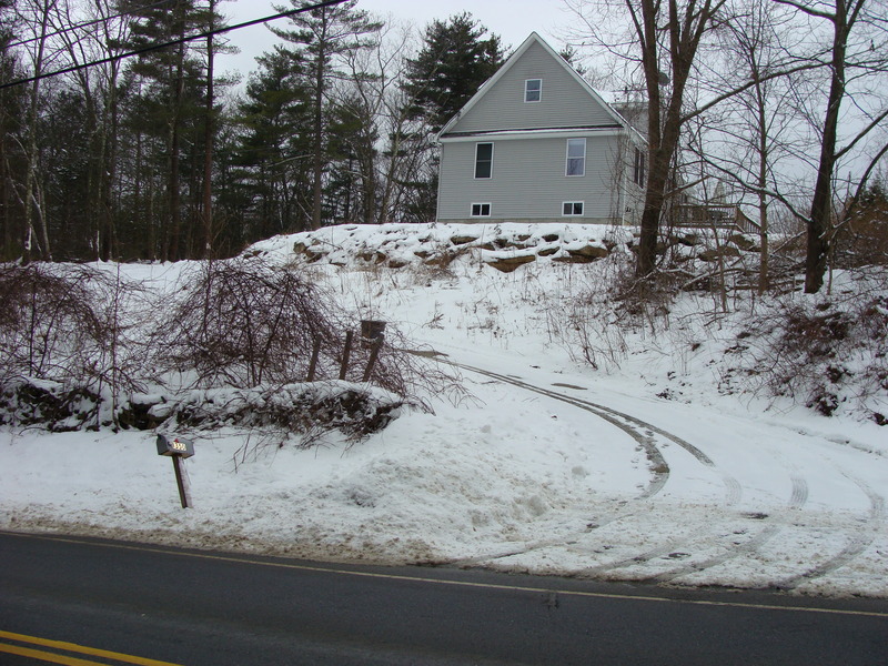 The driveway from Highway 169 up to the confluence house at 42N 72W