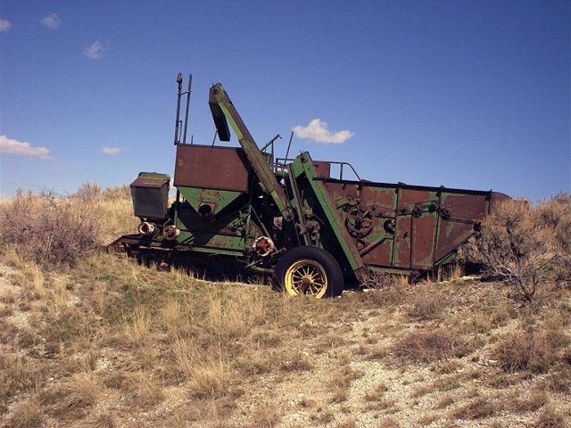 Machinery at N42 00.3932 W112 00.1435.