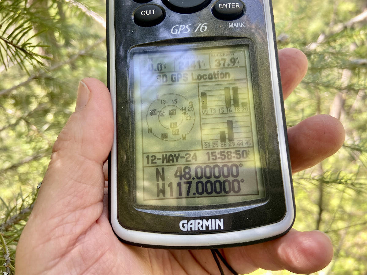 After repeated attempts, GPS unit zeroed out at the confluence point.  