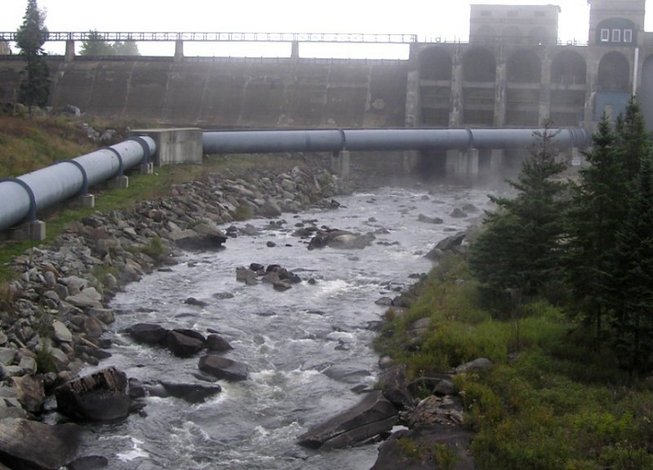 Dam on the Magalloway, which creates L. Aziscohos