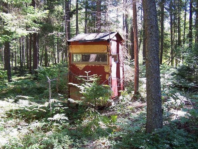 Hunting shack found at the end of the confluence path.