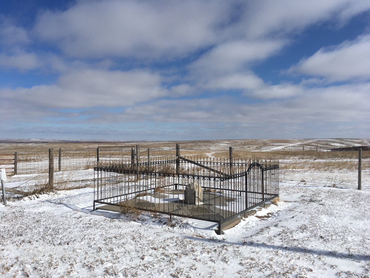 Monument at the extreme NE corner of Colorado (2.7 miles due west of the confluence)