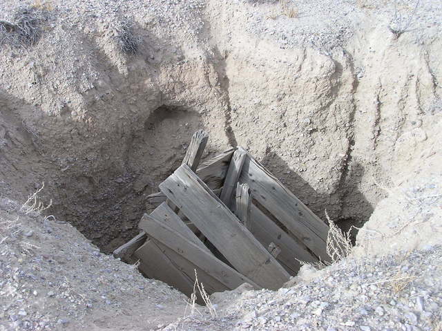 An old mine shaft, near where I began my hike (about 1 mile from the confluence point)