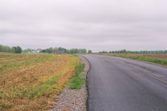 Farms and fields to the south of confluence.