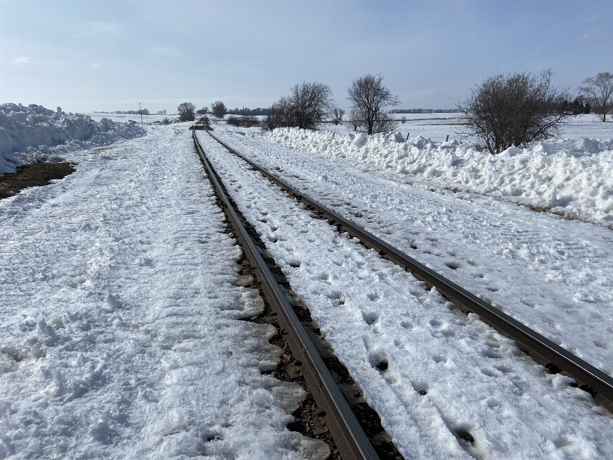 Railroad tracks south of the confluence point.