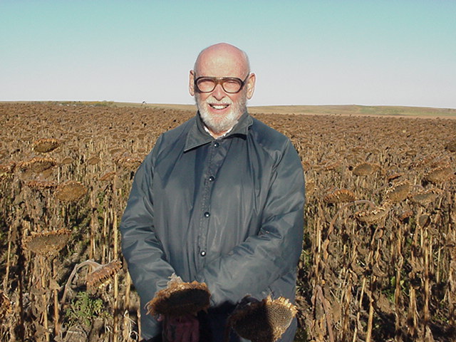 Roger Kehm at the site (& sunflowers)