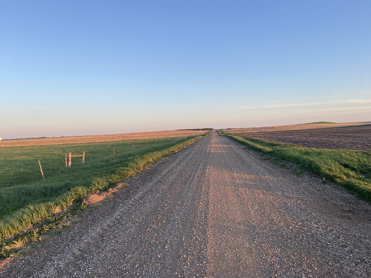 Closest road to the west of the confluence site. 