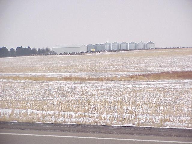 Nearest farmhouse to the confluence, about 1.6 km northwest.