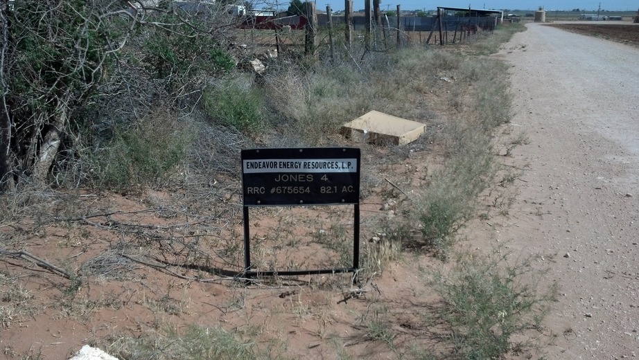 Oilfield service rd leading to confluence from Farm to Market Rd 307