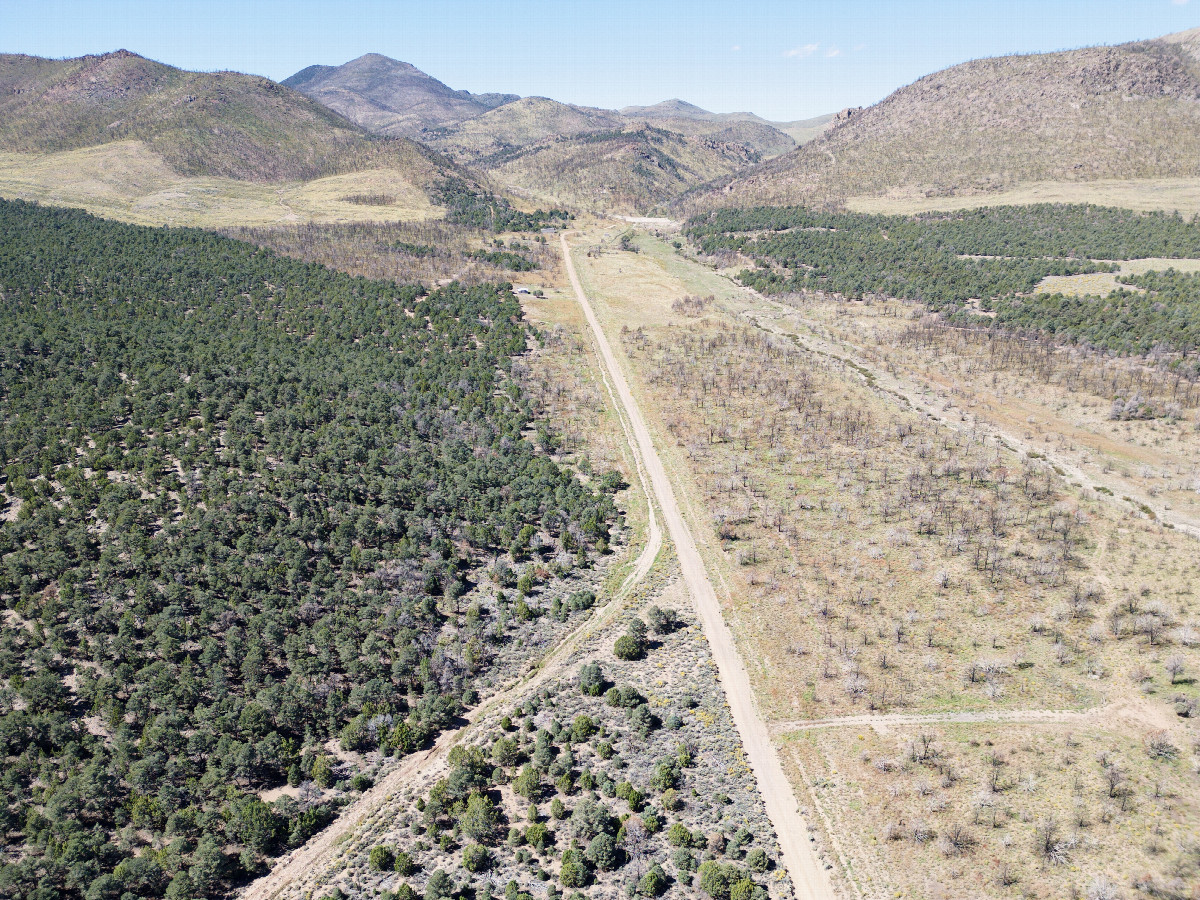 View West (towards Nevada, less than 3 miles away), from 120m above the point