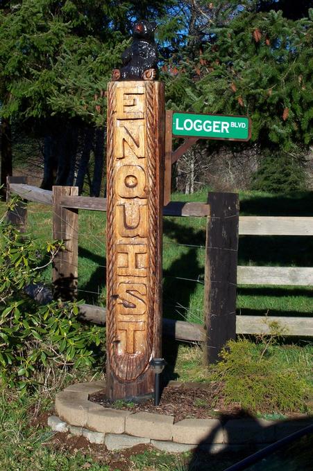 The sign by the road, which doubles as an unintentional confluence monument.