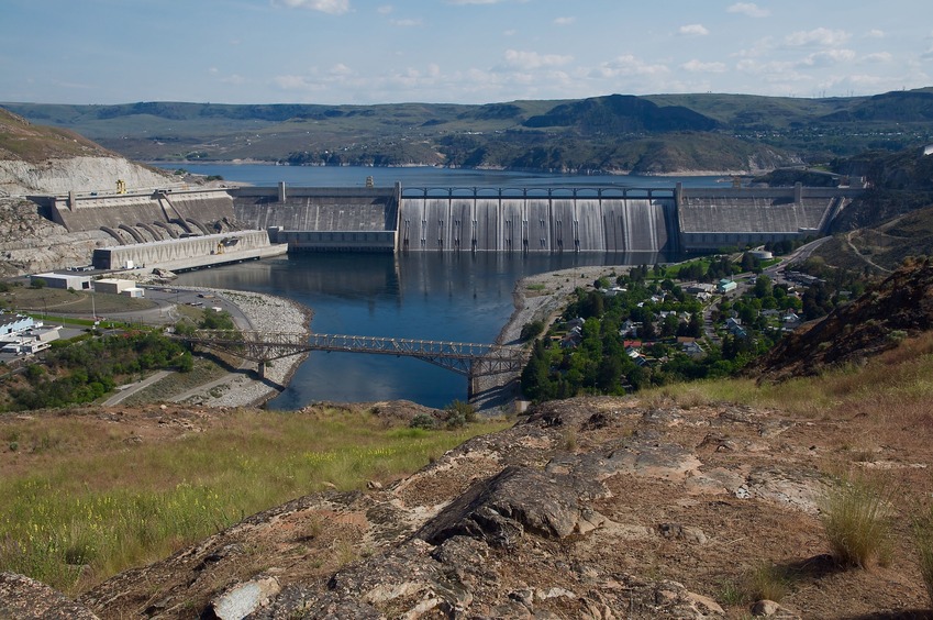 The Grand Coulee Dam, as seen from the Crown Point Vista Point, visited en-route to the confluence point 