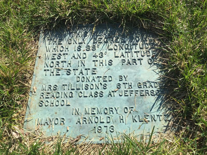 Marker on the ground about 20 meters northwest of the confluence.