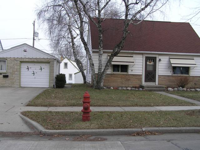 Looking due east from the confluence, at 2442 S. 70th (left) and 2450 S. 70th.