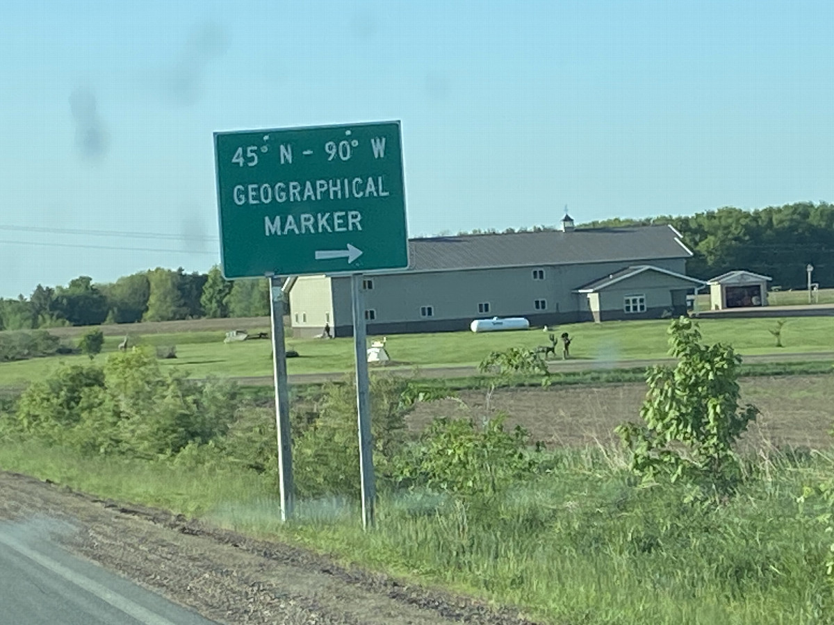 One of the directional signs in the area of the confluence.