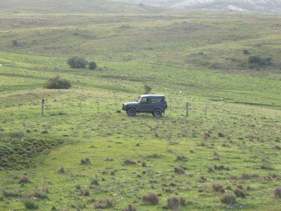 Ya no habia caminos, estábamos en campos con muchas piedras.